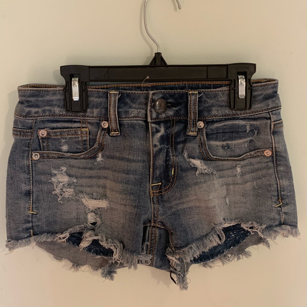 american eagle blue low waisted jean shorts